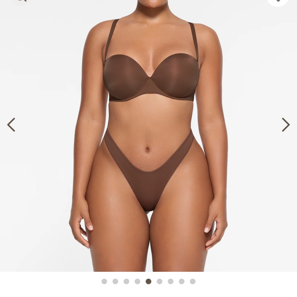 Brand new Skims Strapless Push-Up bra